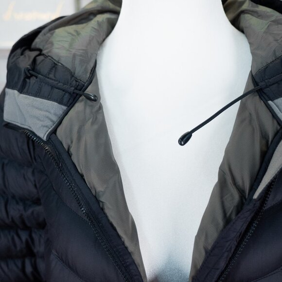 L.L. Bean Ultralight 850 Down Hooded Coat - Picture 4 of 9